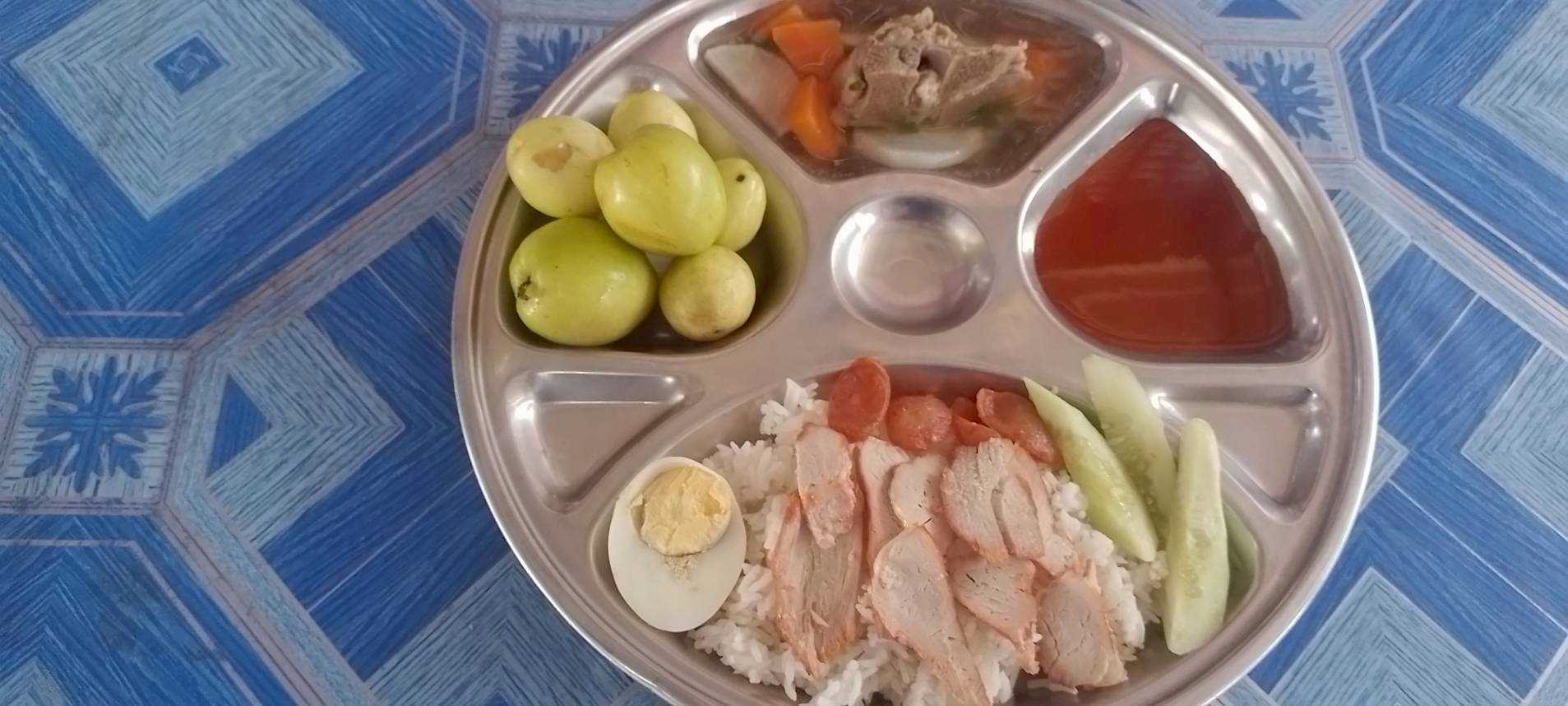ข้าวหมูแดงไข่ต้ม
